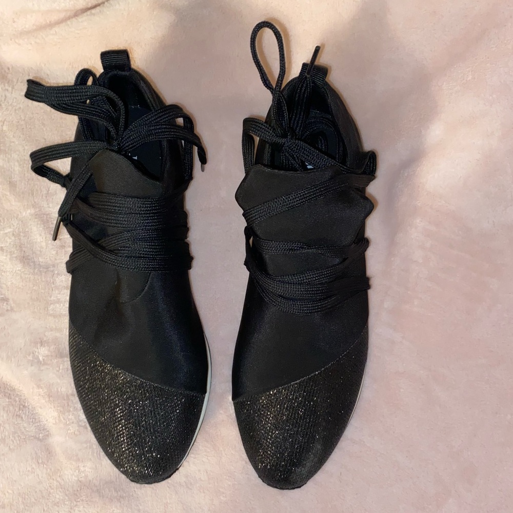 Shoes - Picture 2 of 4